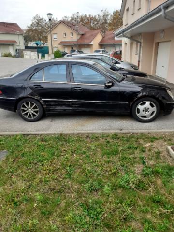 Vends Mercedes classe c 220 Pour pièces