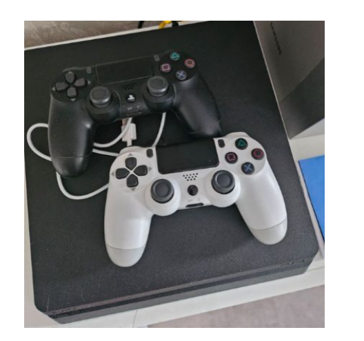 Vds playstation 4 + 8 jeux excellent état