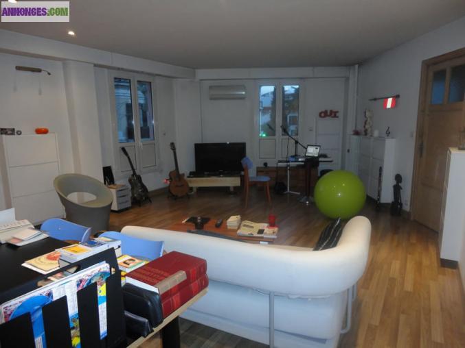 06600 ANTIBES PORT LOFT ARTISTE OU LIBERAL 2 P