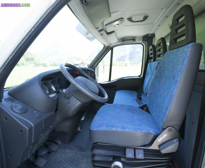 IVECO 35 C11 / caisse 32 m3/ 33 000 km / 25 000 euros