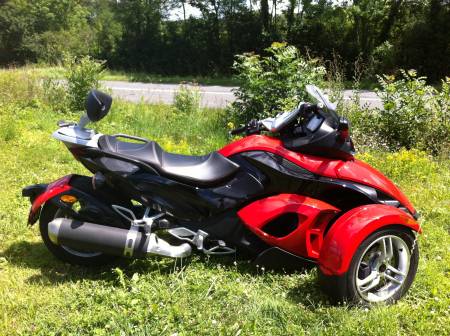 CAN AM SPYDER RS SEQUENTIEL ROUGE