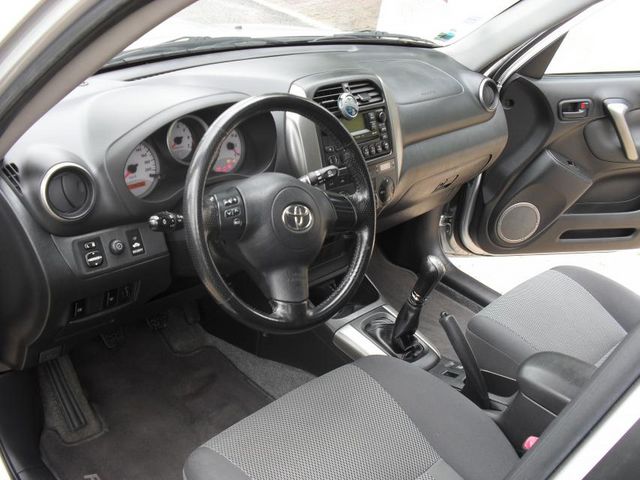 TOYOTA Rav 4 (2e generation) II (2) 115 D-4D VX 5P