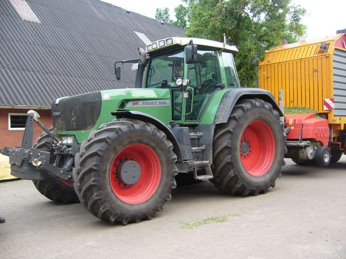 Tracteur agricol Fendt 820