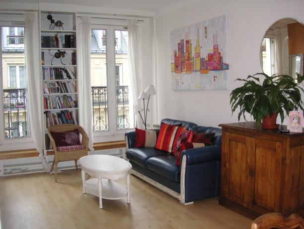 Paris - Sunny 2 bedroom Paris flat +balcony