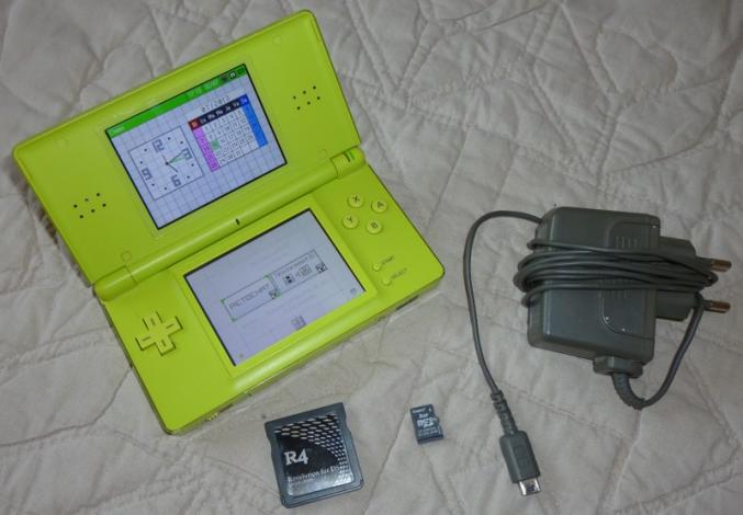 Vend Nintendo DS Lite verte + R4 + micro SD