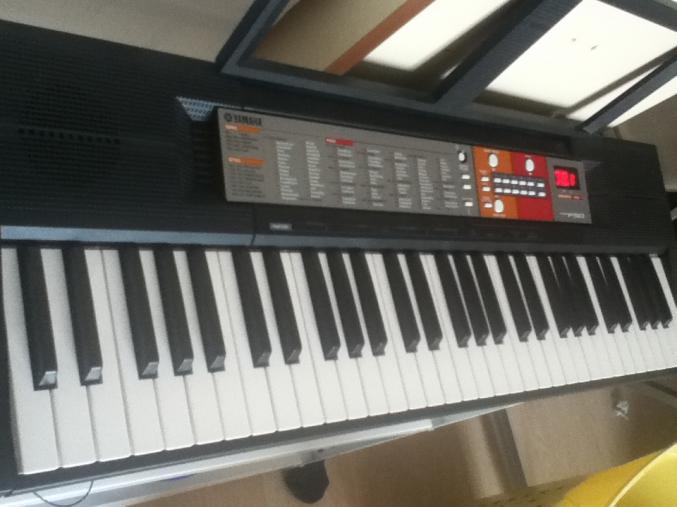 Vend synthétiseur