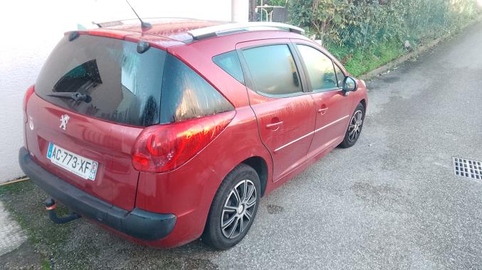 Peugeot 207 SW. Modèle 2009. Très bon état. Contrôle technique ok 