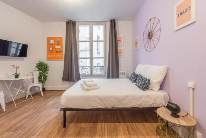 STUDIO DE 35M² AU 8 Rue d'Artois 75008 Paris, France à 860€/Mois