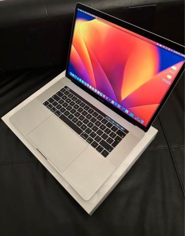 MacBook Pro Touch Bar/ 2 TB SSD(2000 GB) i7 2.6 ghz/ 16 GB RAM/ Tres rare modele! Microsoft office!!