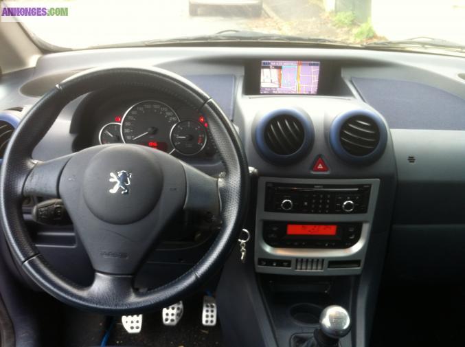 PEUGEOT 1007 1,6 HDi 110cv FAP SPORTY GPS