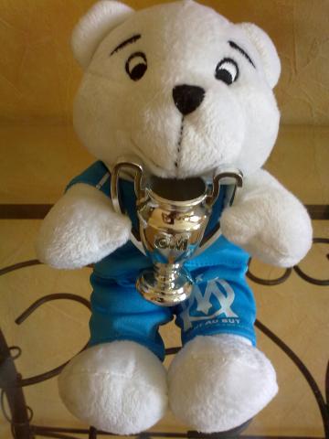 Mascotte avec coupe l'OM