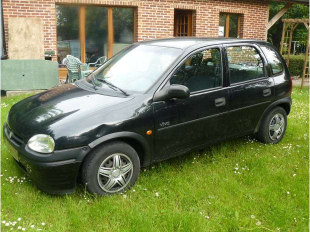 Opel Corsa City noire