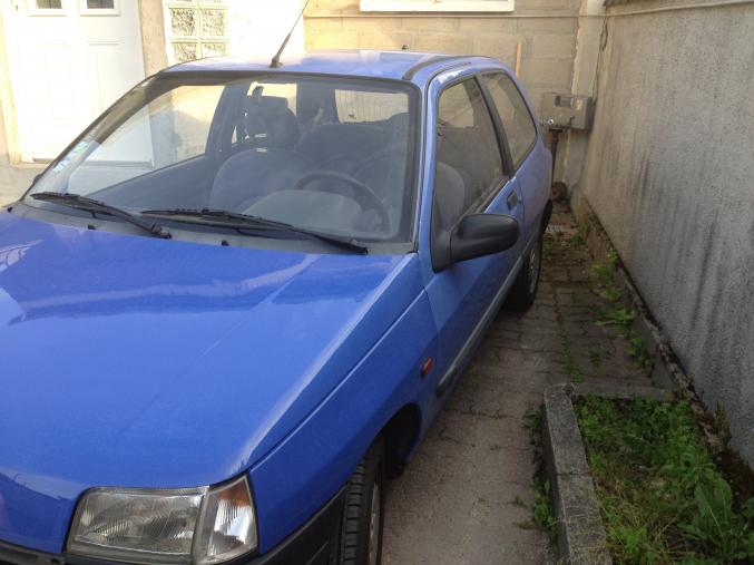 Clio 1 bleu