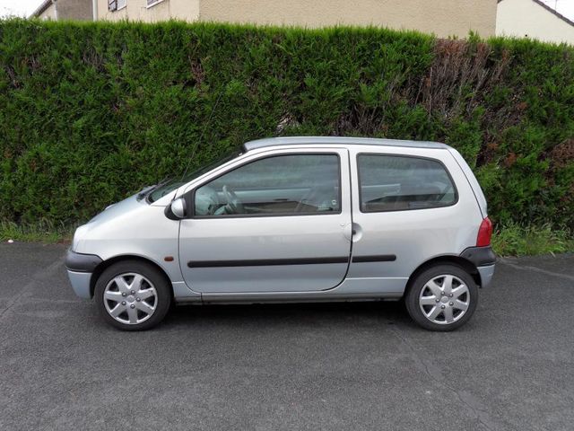 Renault twingo 5 cv 800€(négociable)