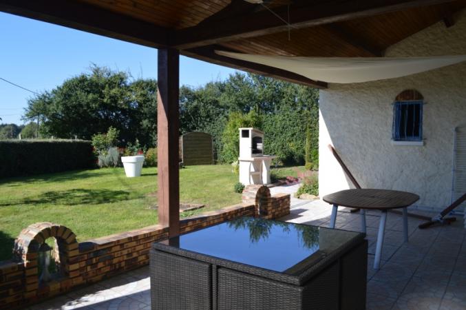 Location maison avec piscine privée à Montambert en Bourgogne