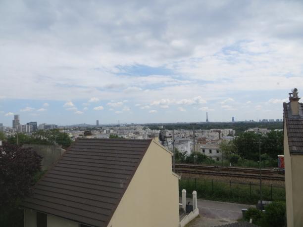 Suresnes - Loue appartement Vue Paris