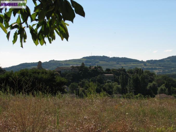 Puyméras: magnifique terrain à 15 mn de Nyons