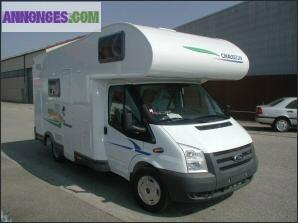 Couple donne camping car 6 places Chausson Flash S3