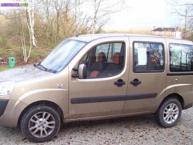 Véhicule pour transport handicapé