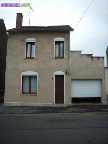 Maison semi-individuelle par le garage - 150 m2