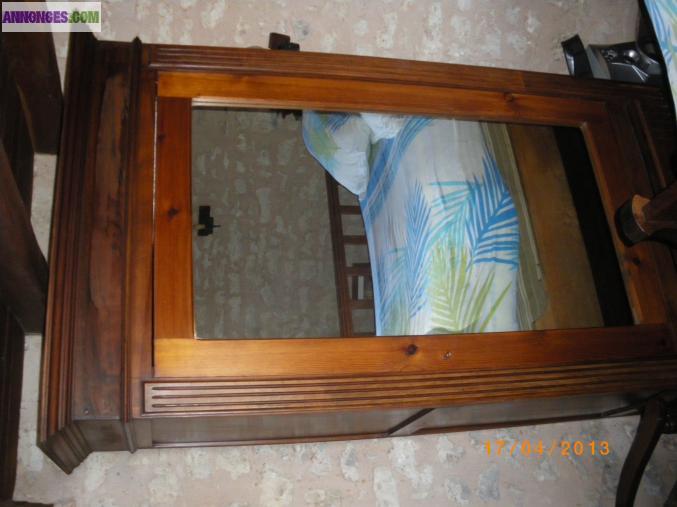 Vends lit ancien en 120 lit"bateau" et une armoire