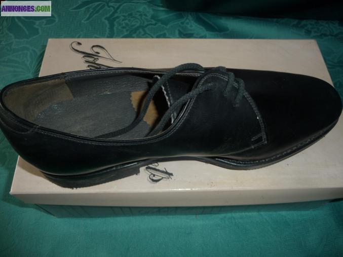 CHAUSSURES NEUVES 44 NOIRES