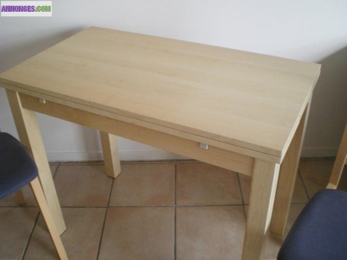 Table de cuisine et ses 2 chaises