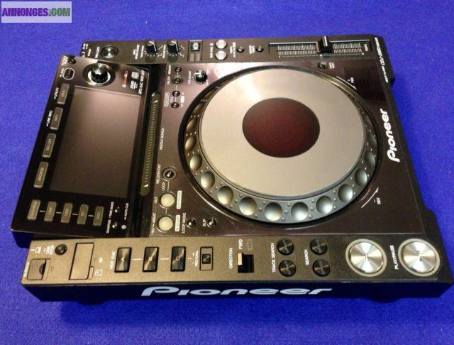 2 PIONEER CDJ-2000 DJ PLAYERS + DJM2000 Pro DJ SET