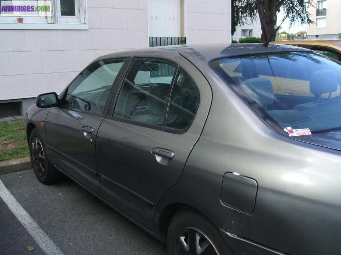 Voiture nissan primera