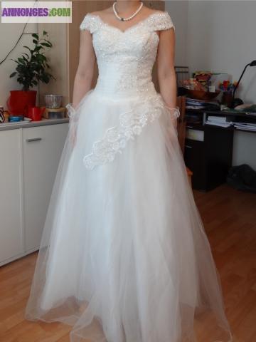 Robe mariage dentelle et petites perles