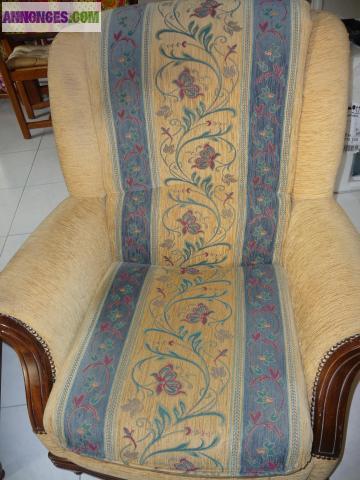 OFFRE TRES BELLE BANQUETTE ET SES 2 FAUTEUILS