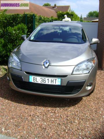 Mégane authentique 5 ch 5 v 16100km.an 03 /.2011